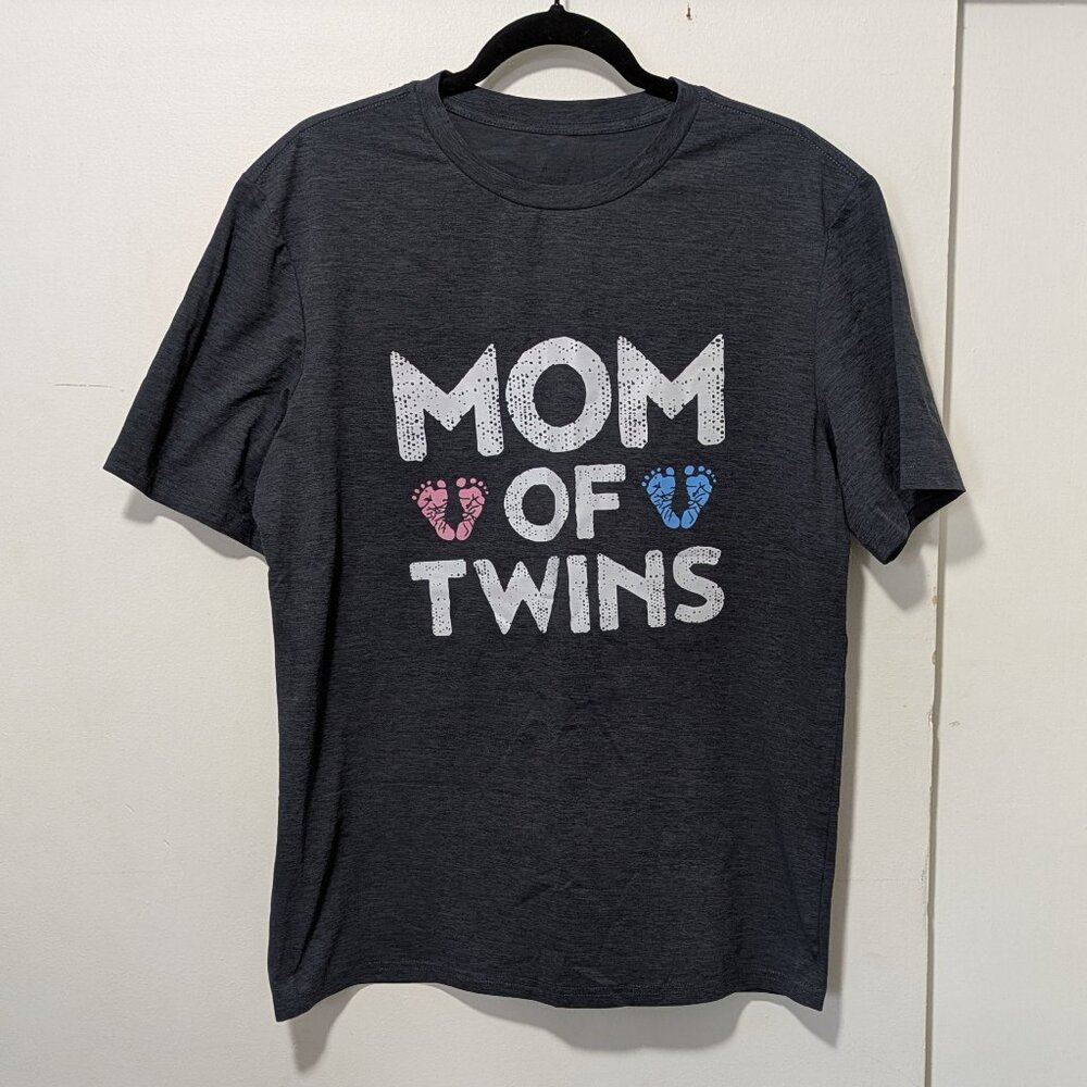 MOM of TWINS graphic tee